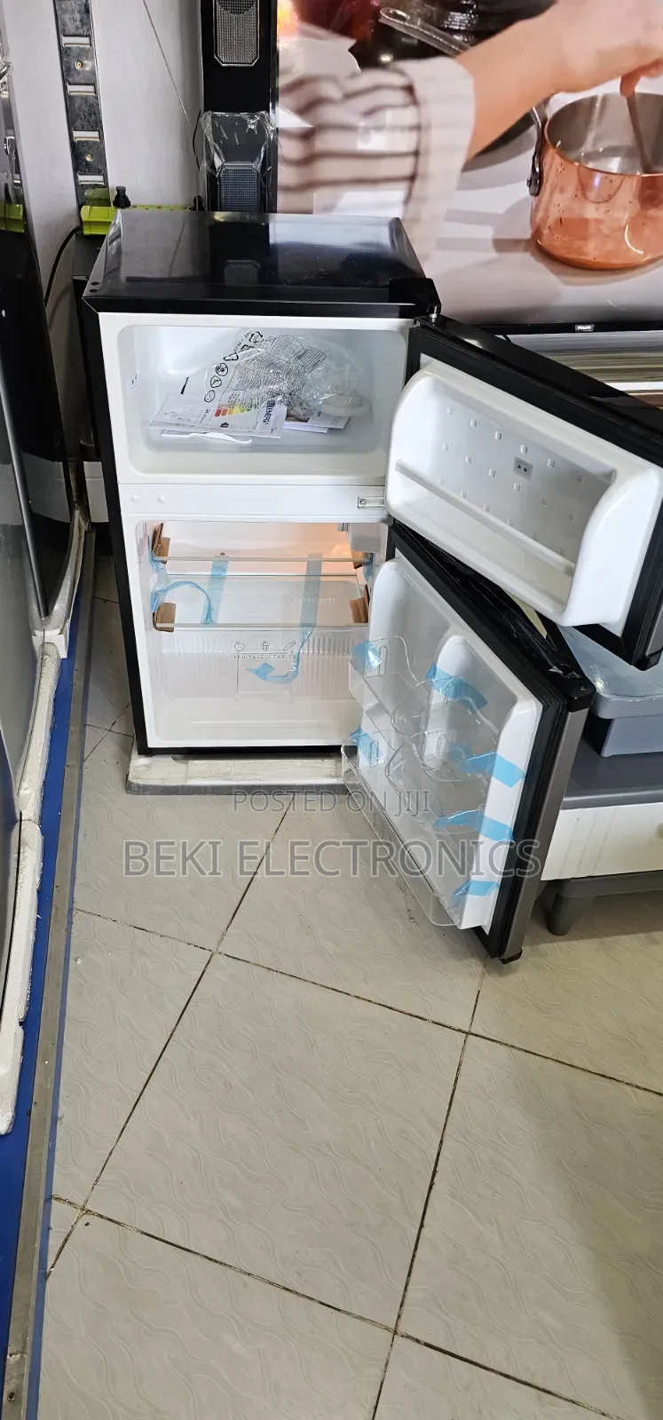 Midea Mini Refrigerator