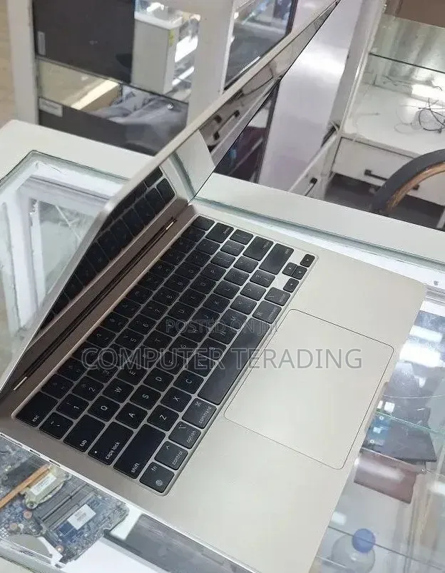 New Laptop Apple MacBook Air 2023 M2 16GB Apple M2 SSD 256GB