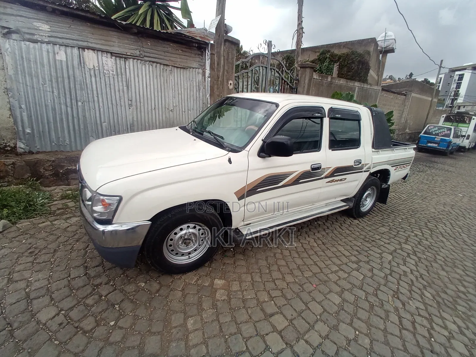 Toyota Hilux 1998 White