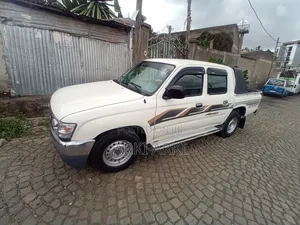 Toyota Hilux 1998 White