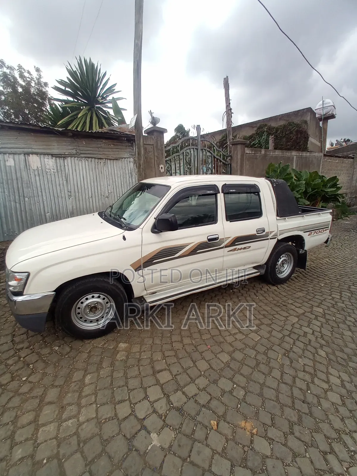 Toyota Hilux 1998 White