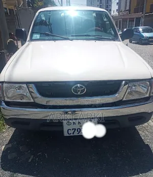 Toyota Hilux 1998 White
