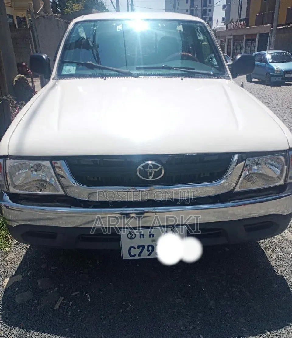 Toyota Hilux 1998 White