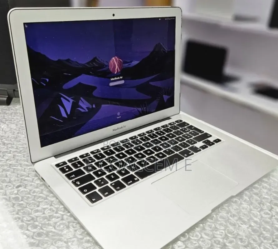 New Laptop Apple MacBook 8GB Intel Core i7 SSD 512GB