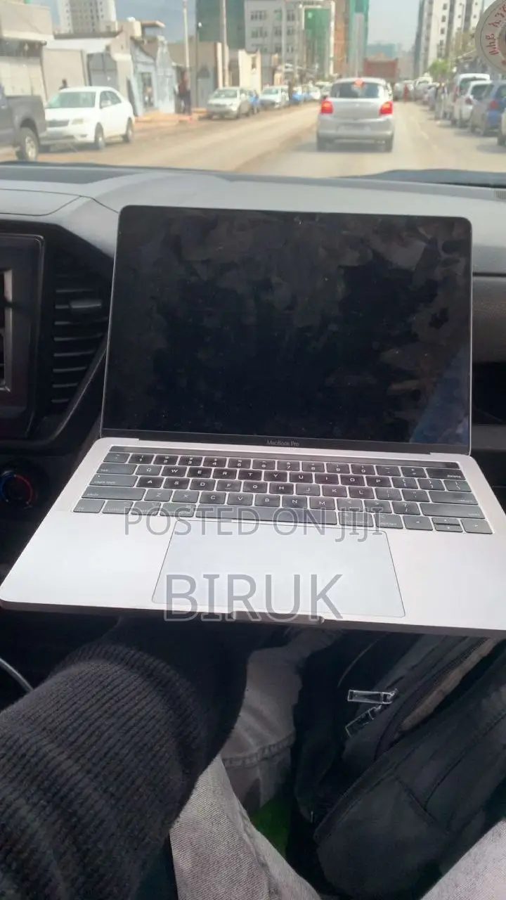 Laptop Apple MacBook Pro 2018 16GB Intel Core i7 SSD 256GB