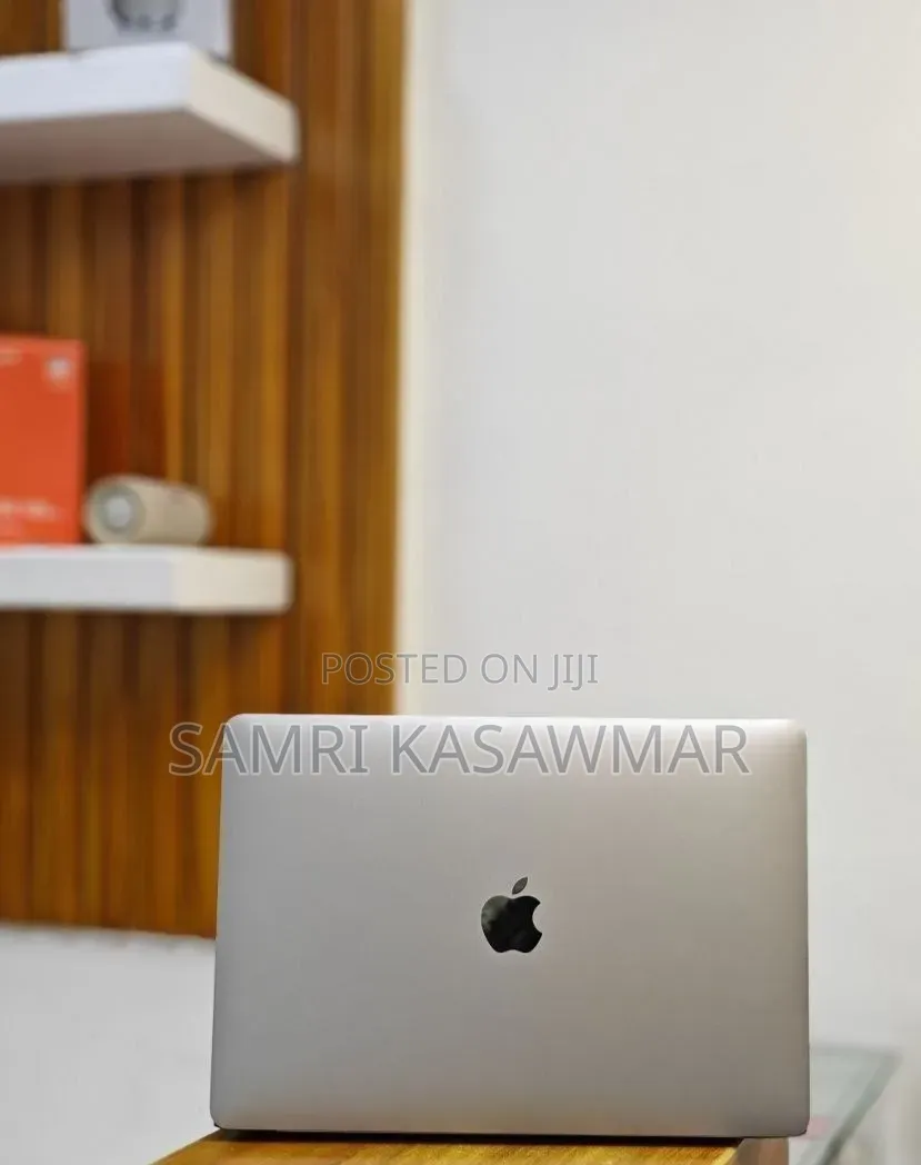New Laptop Apple MacBook Air 2020 M1 8GB Intel Core i7 SSD 256GB