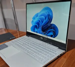 New Laptop Dell Inspiron 15 8GB Intel Core i5 SSD 256GB