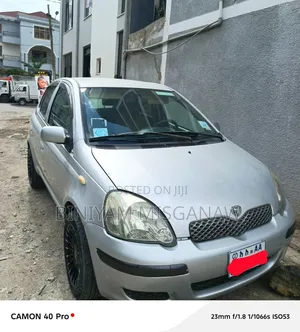 Toyota Vitz 2004 Silver