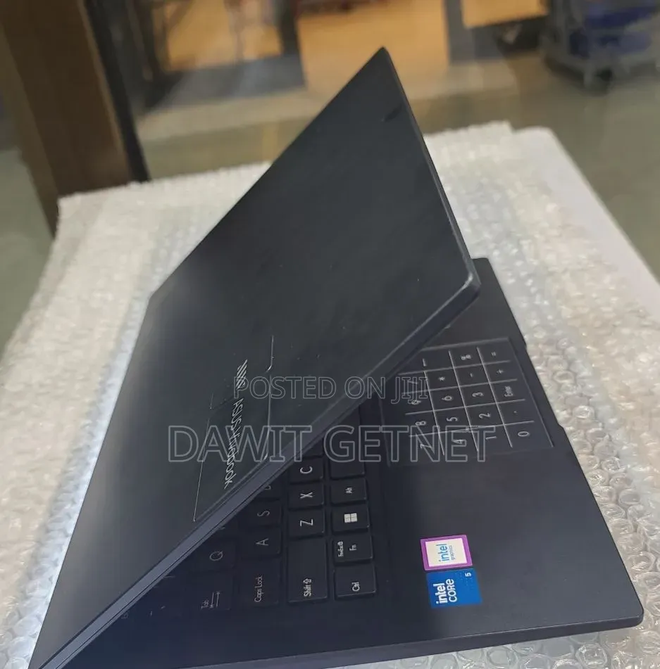 New Laptop Asus VivoBook 15 X505BA 16GB Intel Core i5 SSD 512GB