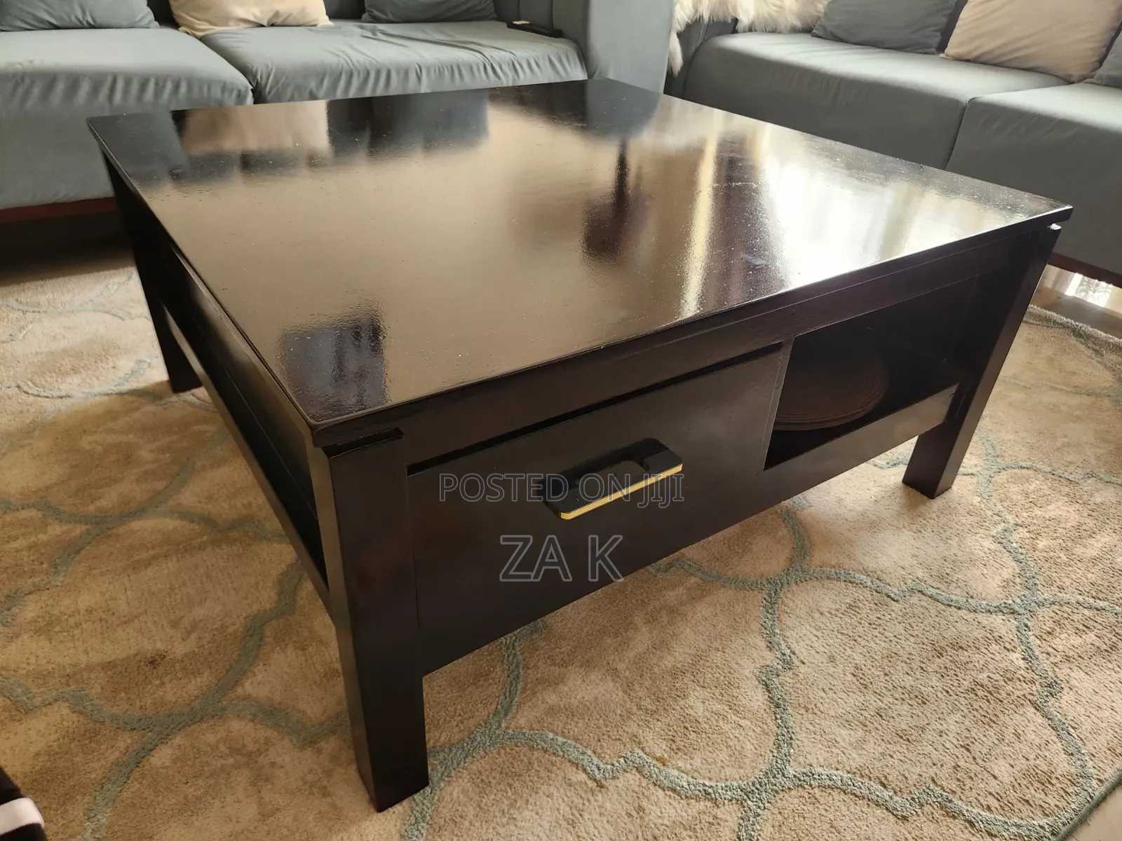 Slightly Used Center Tabel