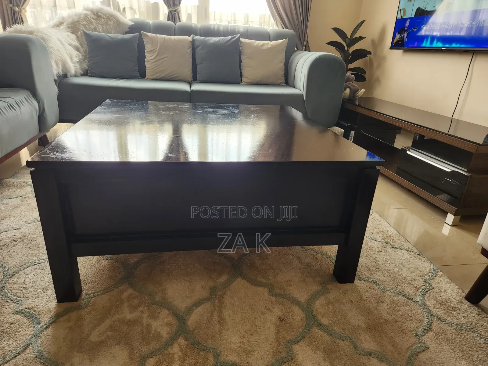 Slightly Used Center Tabel