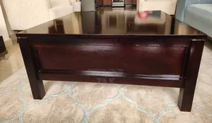 Slightly Used Center Tabel