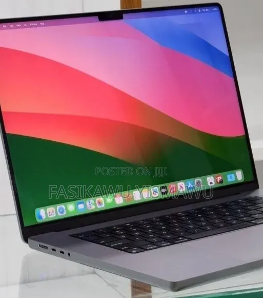 New Laptop Apple MacBook Pro 2021 M1 16GB Apple M1 Pro SSD 512GB