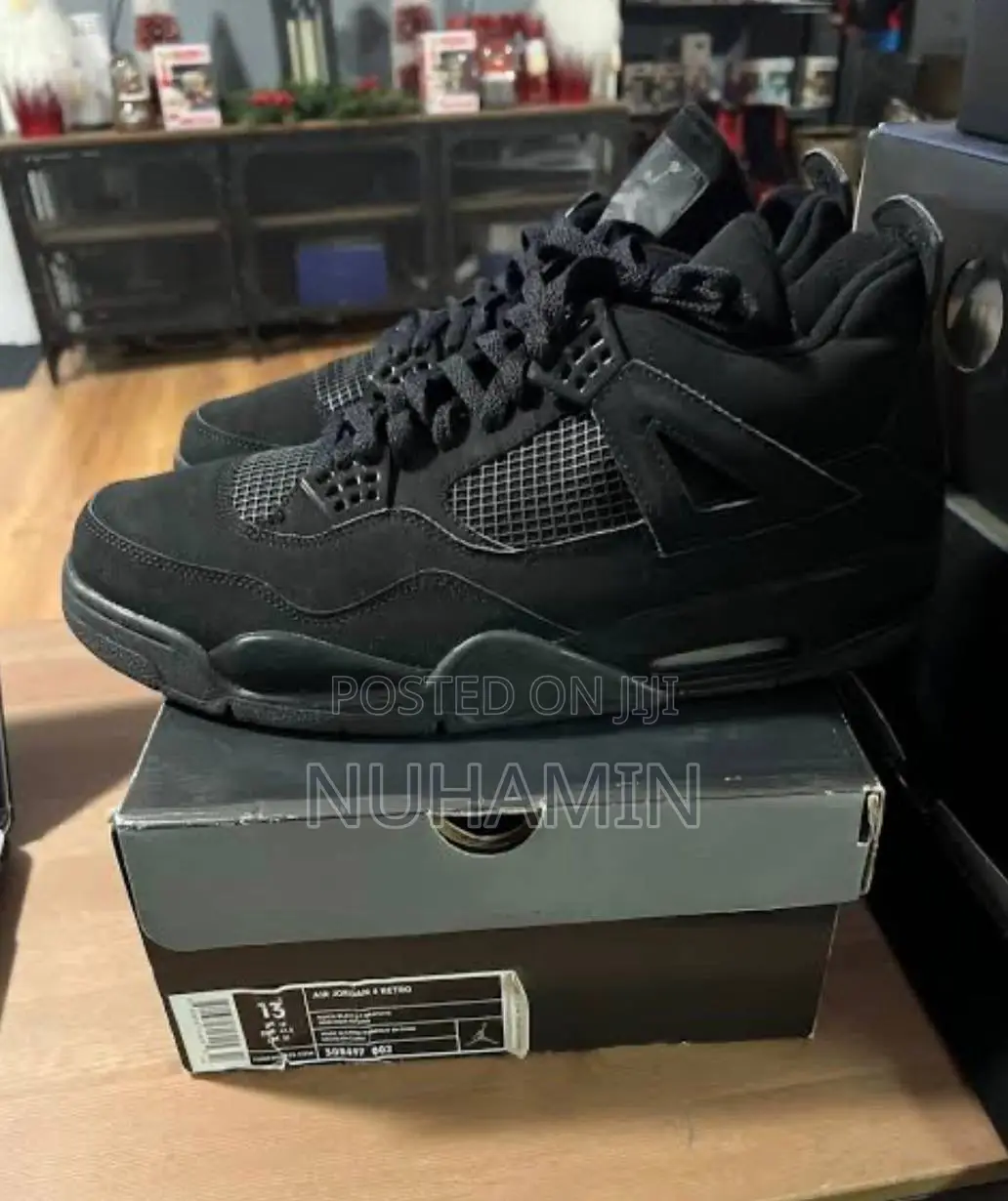 Black Cat Jordan 4