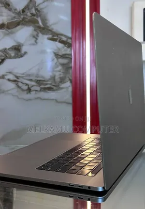 New Laptop Apple MacBook Pro 2018 16GB Intel Core i7 SSD 512GB