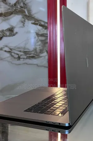 New Laptop Apple MacBook Pro 2018 16GB Intel Core i7 SSD 512GB