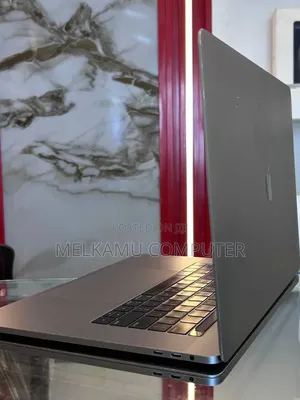 New Laptop Apple MacBook Pro 2018 16GB Intel Core i7 SSD 512GB