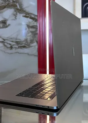 New Laptop Apple MacBook Pro 2018 16GB Intel Core i7 SSD 512GB