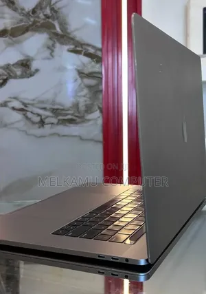 New Laptop Apple MacBook Pro 2018 16GB Intel Core i7 SSD 512GB