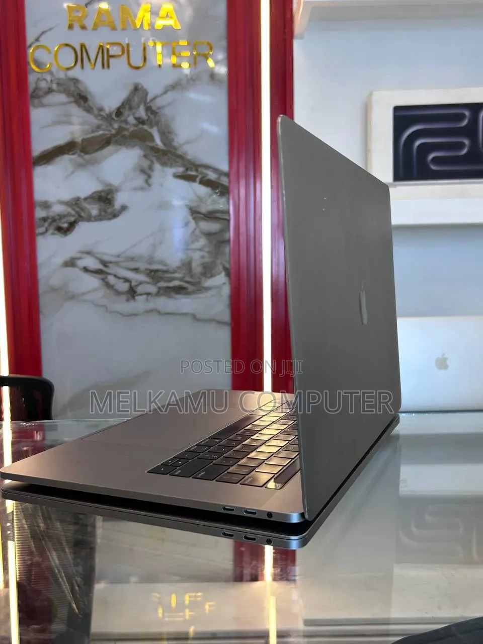 New Laptop Apple MacBook Pro 2018 16GB Intel Core i7 SSD 512GB