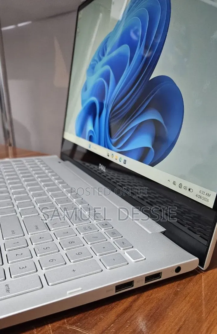 New Laptop Dell Inspiron 15 8GB Intel Core i5 SSD 256GB