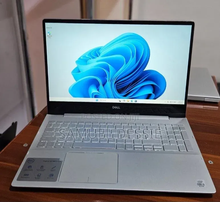 New Laptop Dell Inspiron 15 8GB Intel Core i5 SSD 256GB
