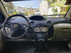 Toyota Vitz 2004 Silver