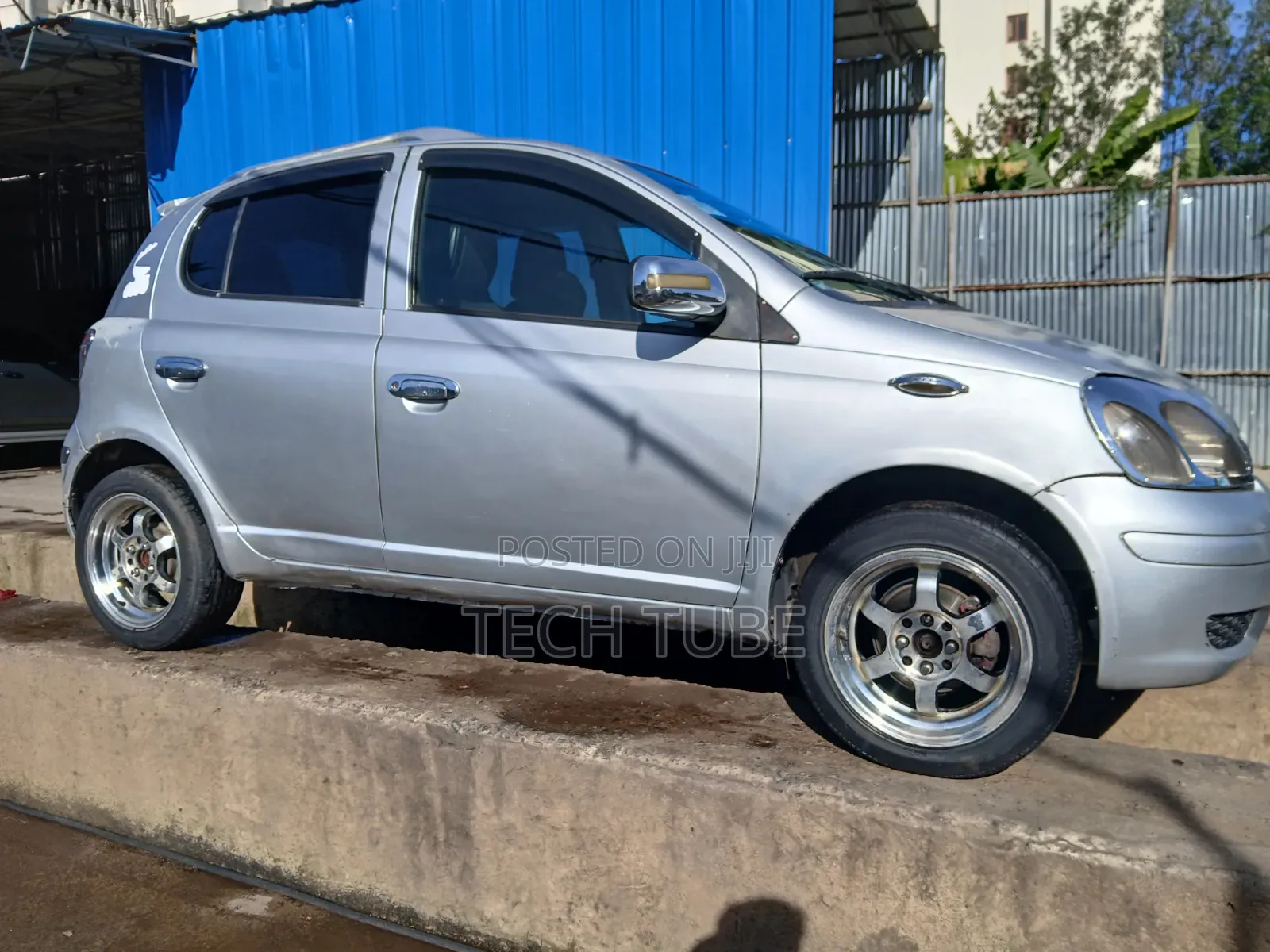Toyota Vitz 2004 Silver