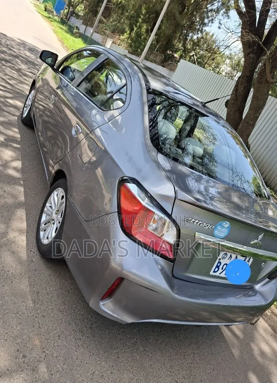Mitsubishi Attrage 2021 Gray
