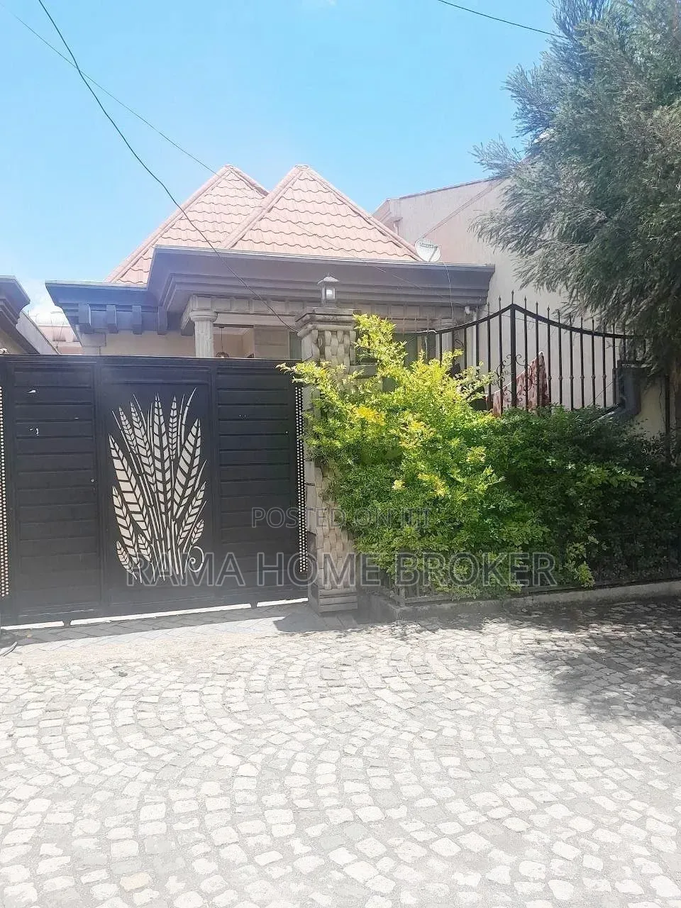 Furnished 2bdrm Villa in ሰሚት አካባቢ, Yeka for sale