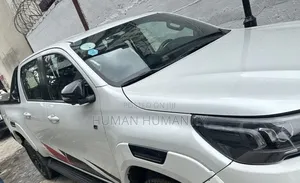 Toyota Hilux 2023 White
