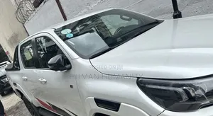 Toyota Hilux 2023 White