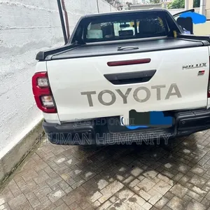 Toyota Hilux 2023 White