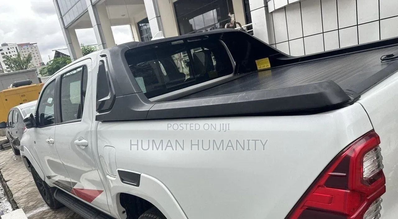 Toyota Hilux 2023 White