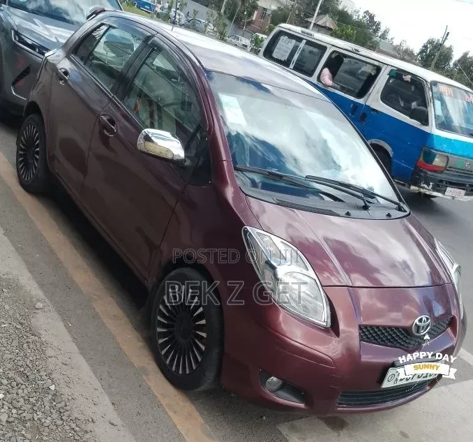 Toyota Yaris 2010 Burgundy