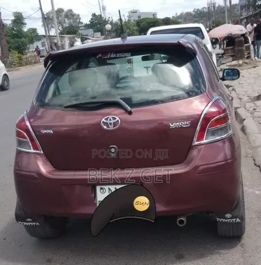 Toyota Yaris 2010 Burgundy