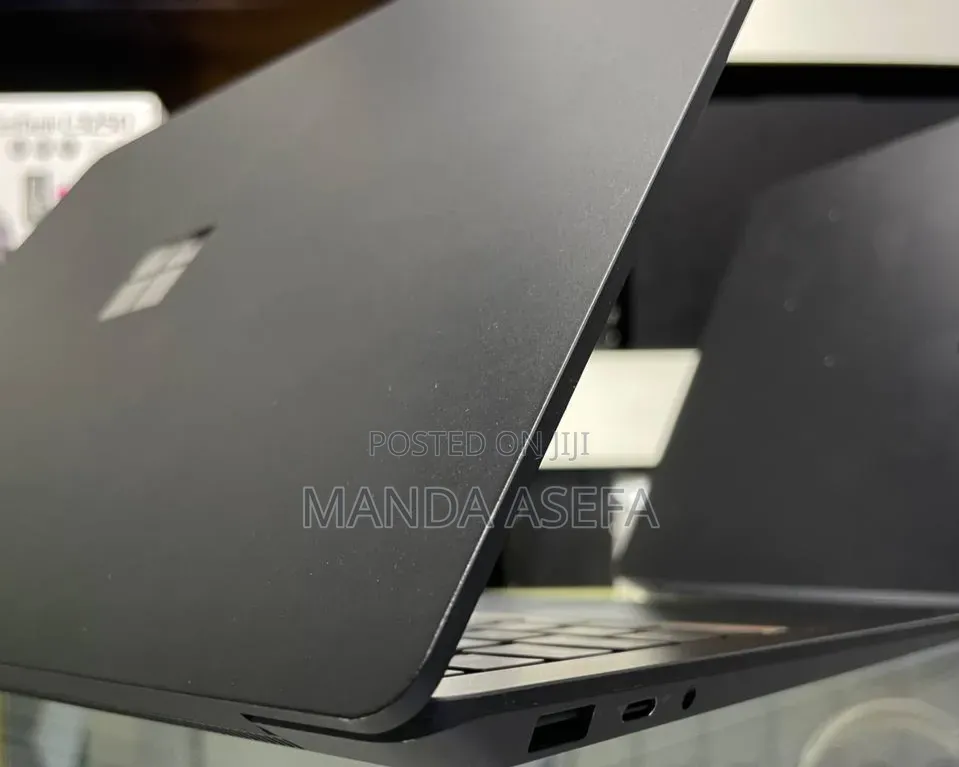 New Laptop Microsoft Surface 16GB Intel Core i7 SSD 512GB
