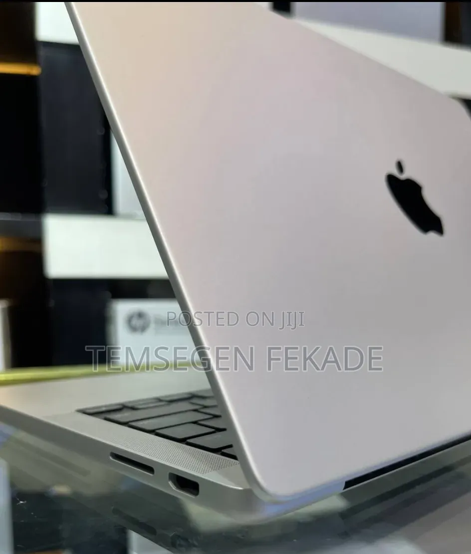 New Laptop Apple MacBook Pro 2024 M3 14-inch 8GB Apple M3 Pro SSD 512GB