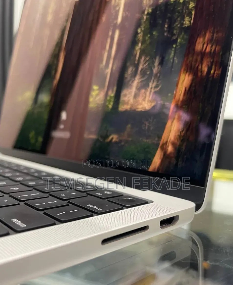 New Laptop Apple MacBook Pro 2024 M3 14-inch 8GB Apple M3 Pro SSD 512GB