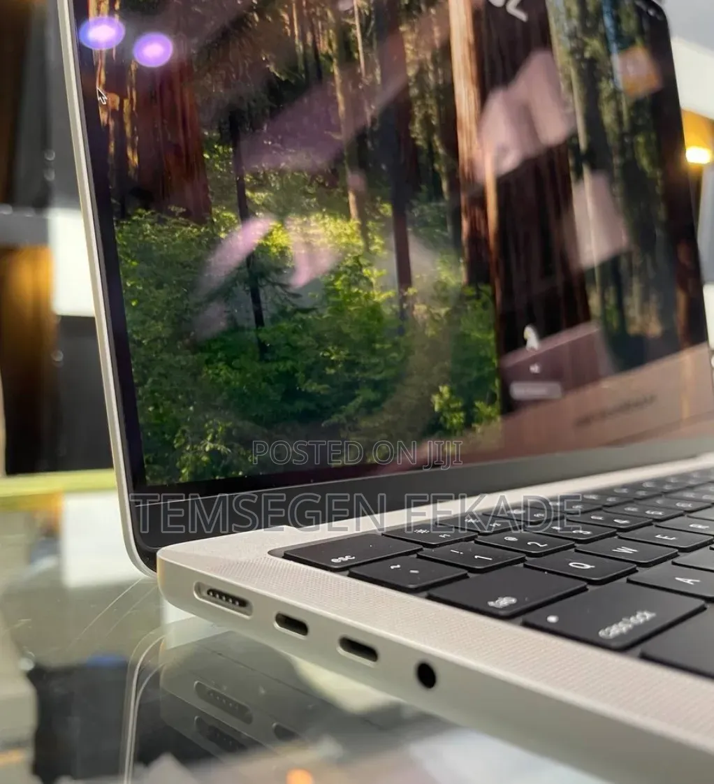 New Laptop Apple MacBook Pro 2024 M3 14-inch 8GB Apple M3 Pro SSD 512GB