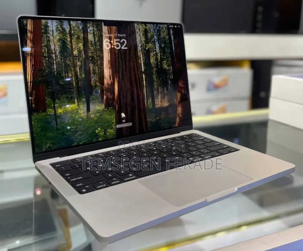New Laptop Apple MacBook Pro 2024 M3 14-inch 8GB Apple M3 Pro SSD 512GB