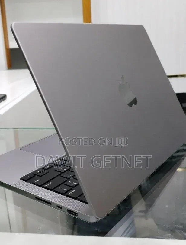 New Laptop Apple MacBook Pro 2021 M1 16GB Apple M1 Pro SSD 512GB