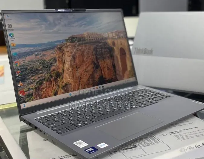 New Laptop Lenovo 16GB Intel Core Ultra 5 SSD 512GB