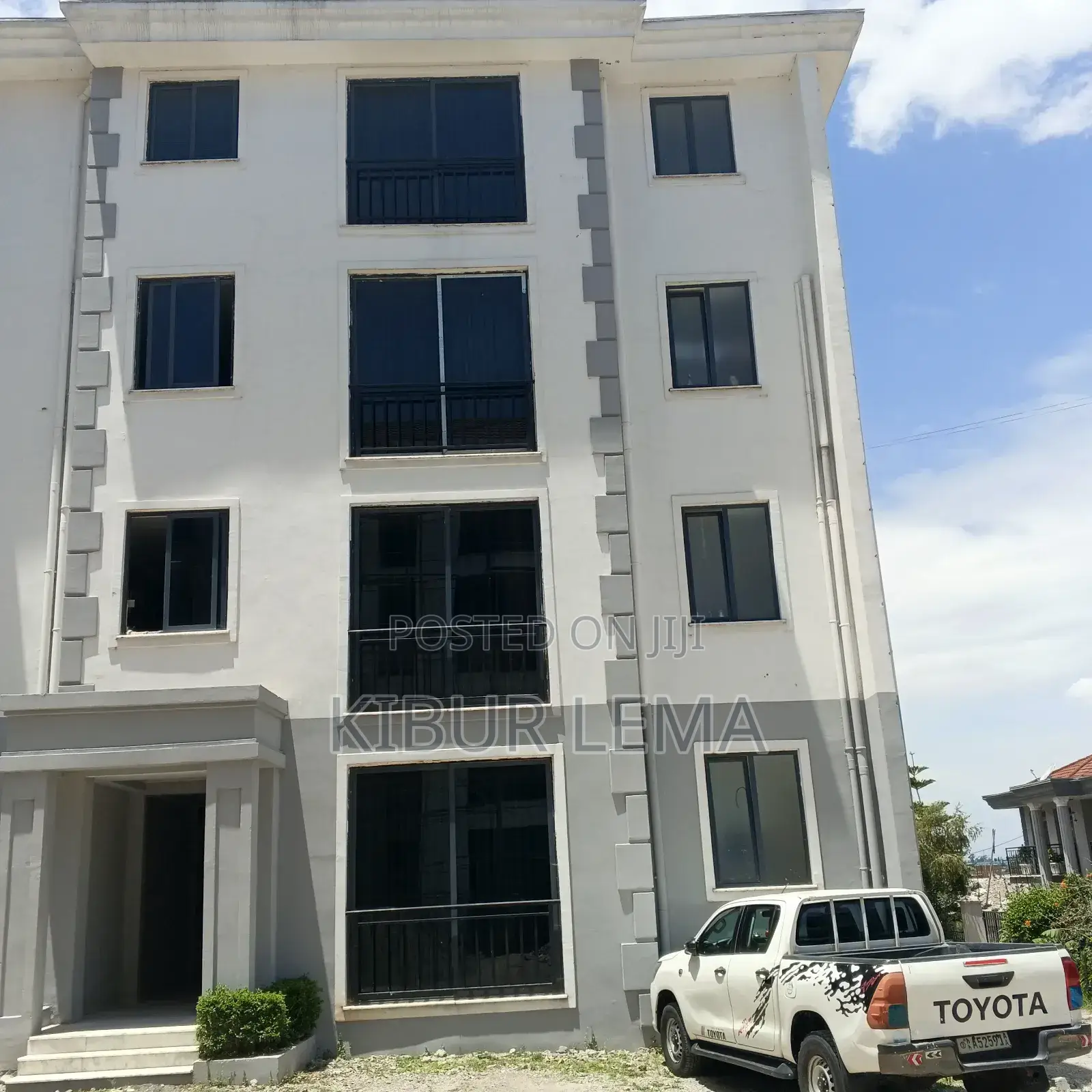 Furnished 3bdrm Apartment in ሜትሮ ሪል እስቴት Metro, Bole for sale