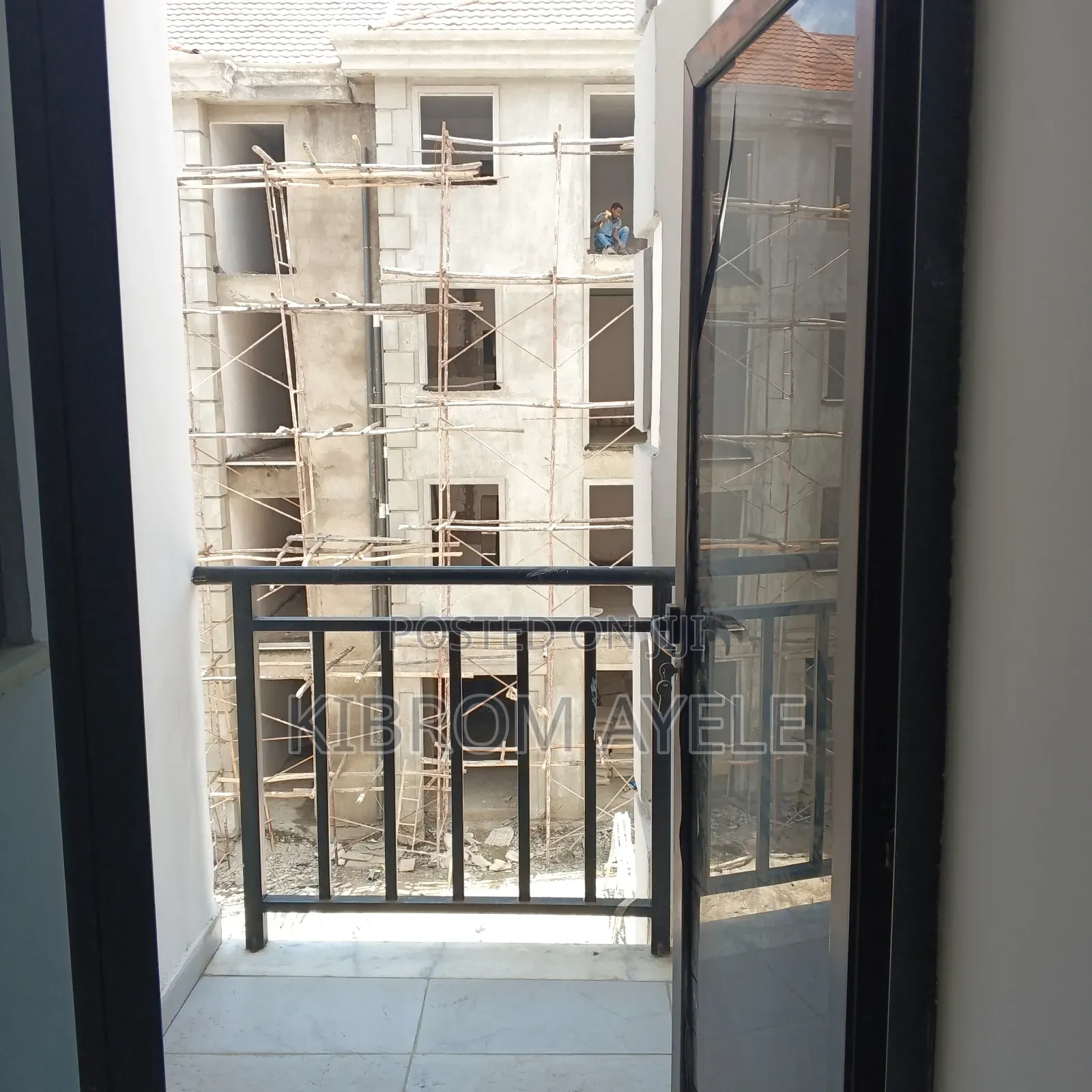 Furnished 3bdrm Apartment in ሜትሮ ሪል እስቴት Metro, Bole for sale