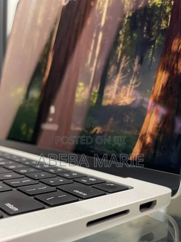 New Laptop Apple MacBook Pro 2024 M3 14-inch 8GB Apple M3 Pro SSD 512GB