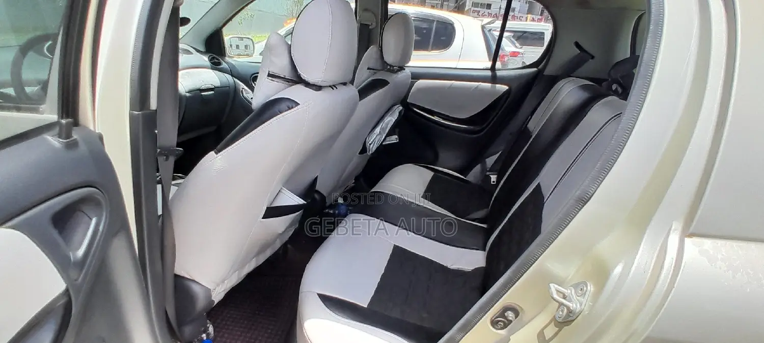 Toyota Vitz 2002