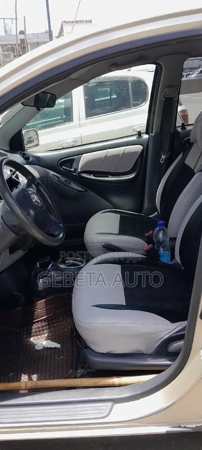 Toyota Vitz 2002