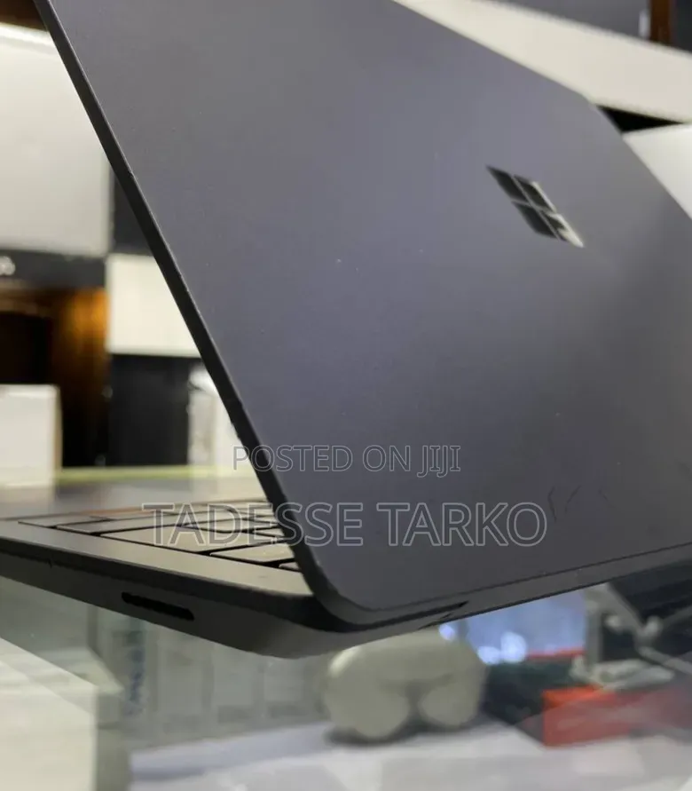 New Laptop Microsoft Surface 16GB Intel Core i7 SSD 512GB