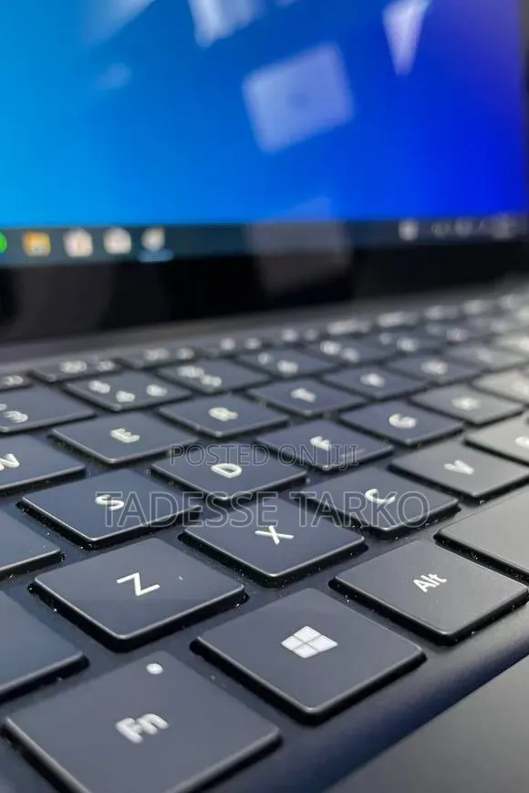 New Laptop Microsoft Surface 16GB Intel Core i7 SSD 512GB